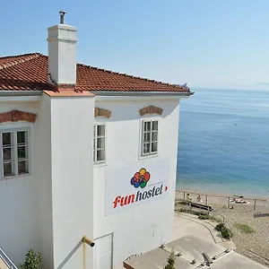 https://hostel-fun.primorje-gorskikotar.com